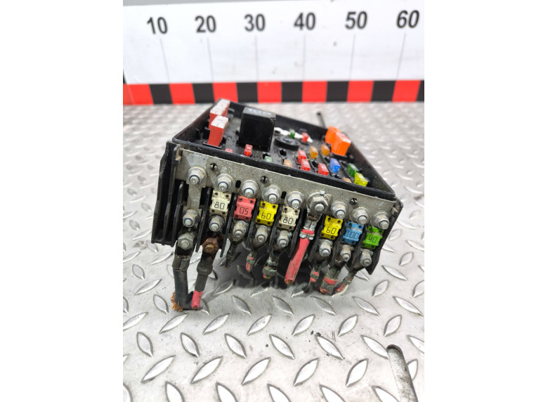 Блок предохранителей к Volkswagen Passat, 2006г.