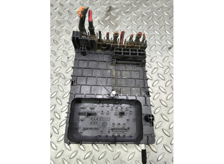 Блок предохранителей к Volkswagen Passat, 2006г.