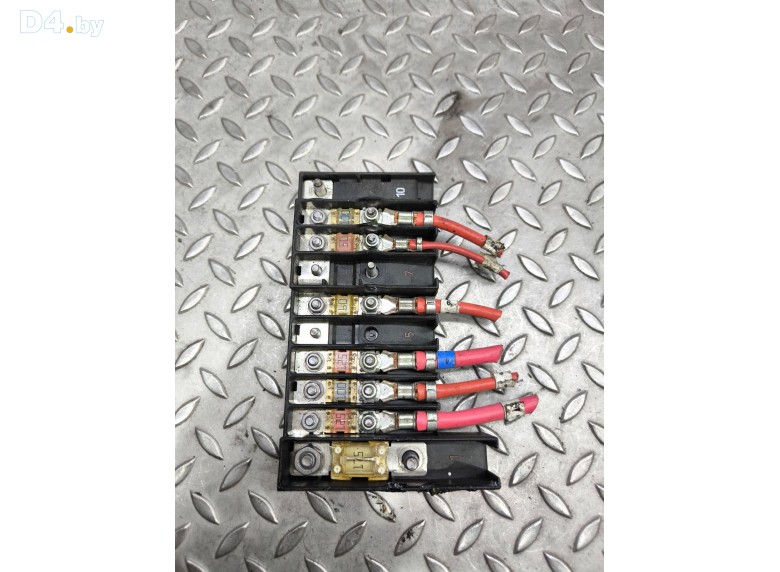 Блок предохранителей к Volkswagen Transporter undefined г.