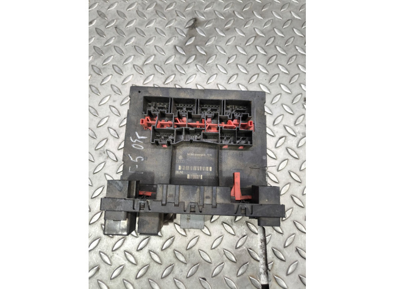 Блок бортовой сети (блок управления BCM) к Volkswagen Golf, 2004г.