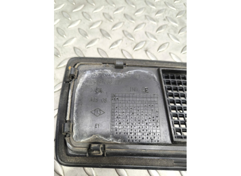 Решетка капота к Renault Trafic, 2006г.