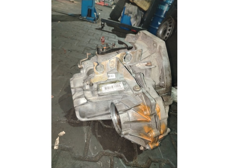 КПП механическая (МКПП) к Renault Trafic, 2005г.