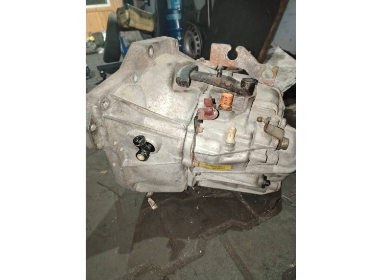 КПП механическая (МКПП) к Renault Trafic, 2005г.