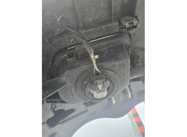 Фара противотуманная левая к Mercedes C W203, 2002г.