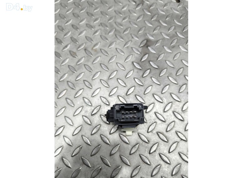 Блок управления подогревом сидения к Skoda Scala undefined г.