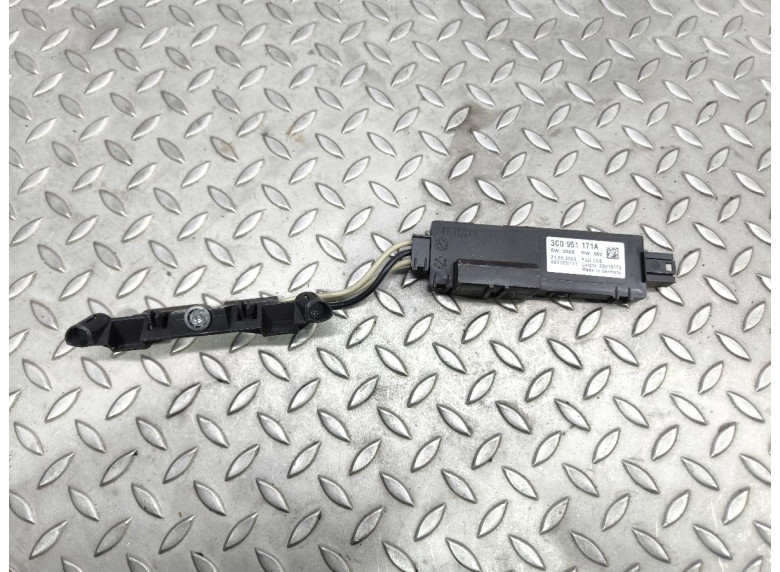 Усилитель антенны к Volkswagen Passat, 2006г.