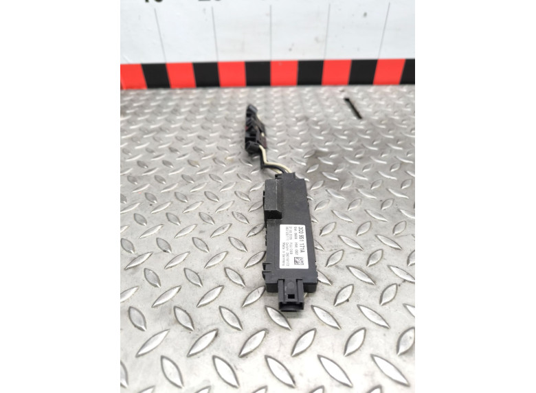 Усилитель антенны к Volkswagen Passat, 2006г.