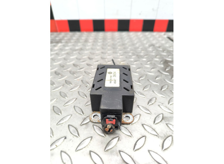 Усилитель антенны к Volkswagen Golf, 2005г.