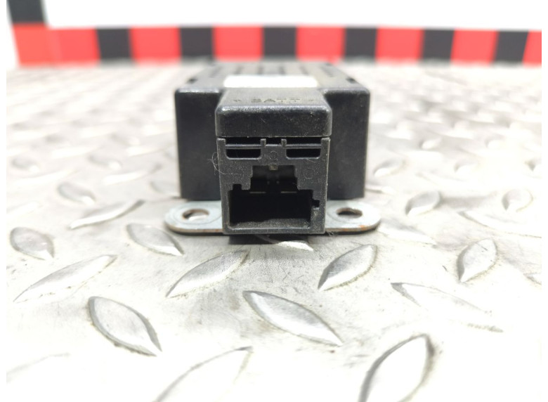 Усилитель антенны к Volkswagen Golf, 2010г.