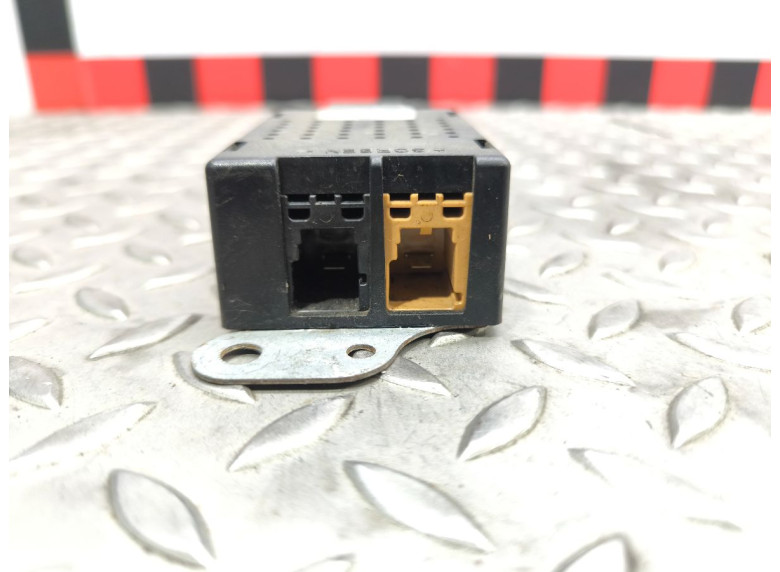 Усилитель антенны к Volkswagen Golf, 2010г.