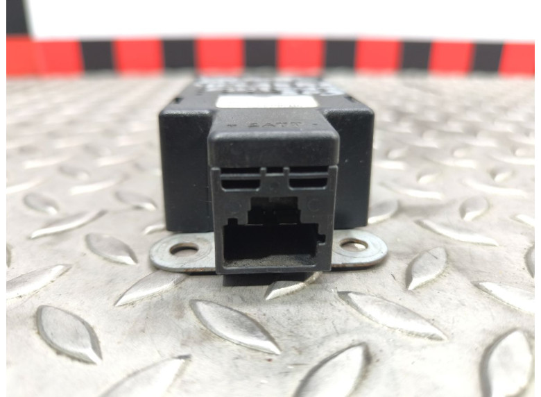 Усилитель антенны к Volkswagen Golf, 2010г.