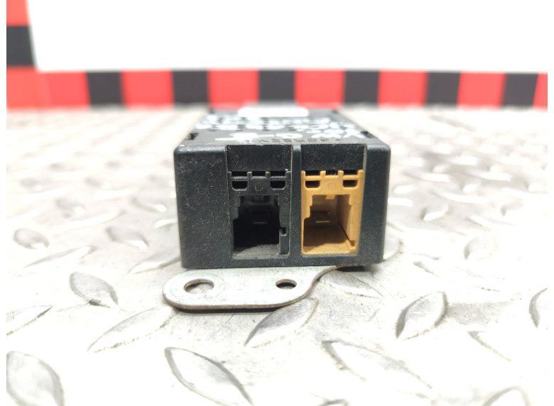 Усилитель антенны к Volkswagen Golf, 2010г.