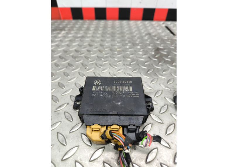 Блок управления парктрониками к Volkswagen Passat, 2006г.