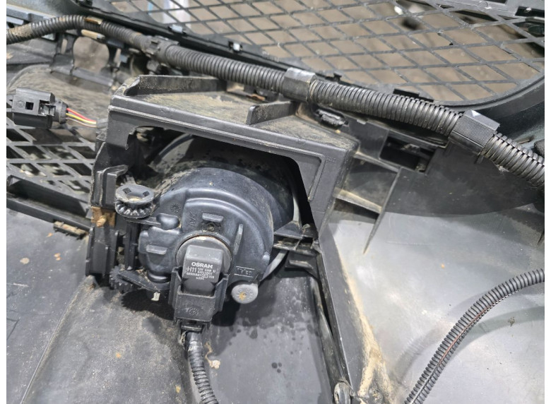 Фара противотуманная правая к Volkswagen Touareg, 2004г.