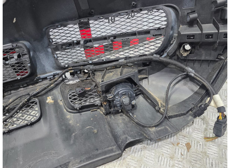 Бампер передний к Volkswagen Touareg, 2004г.