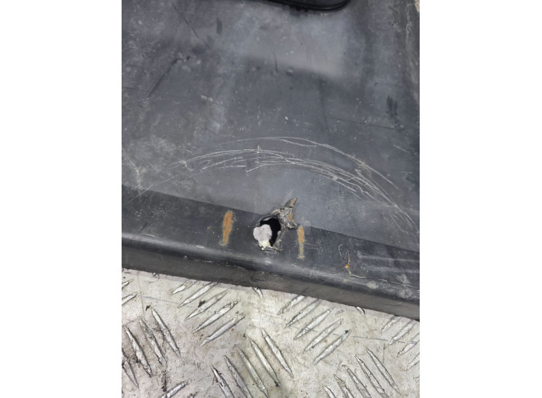 Бампер передний к Volkswagen Touareg, 2004г.