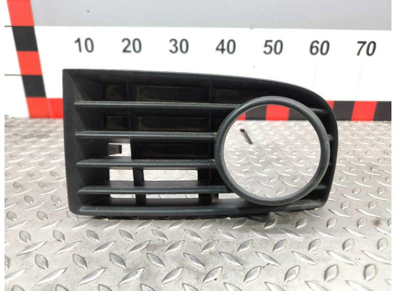 Рамка фары противотуманной левой к Volkswagen Golf, 2004г.