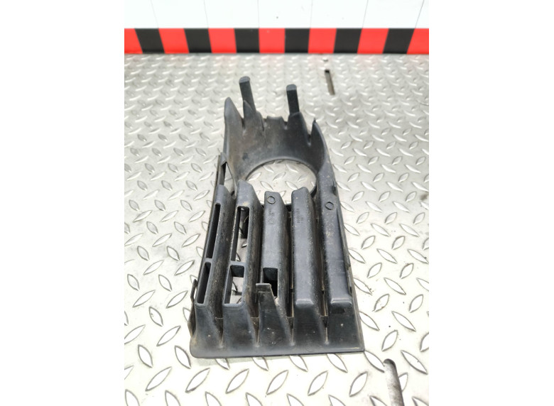 Рамка фары противотуманной левой к Volkswagen Golf, 2004г.