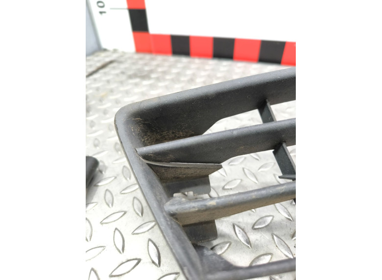 Заглушка (решетка) в бампер передний к Volkswagen Golf Plus, 2007г.