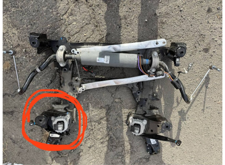 Подушка крепления двигателя к BMW X6 G06