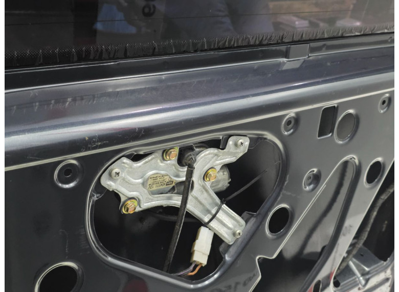 Моторчик заднего стеклоочистителя (дворника) к Моторчик заднего стеклоочистителя (дворника) к Mercedes VitoW638 undefined г. Vito W638