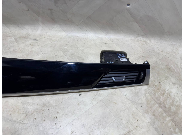Накладка декоративная на торпедо к BMW 5 G30/G31, 2021г.