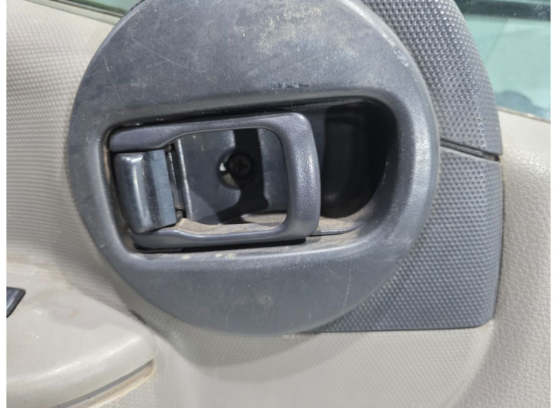 Ручка внутренняя передняя левая к Nissan Cabstar, 2015г.