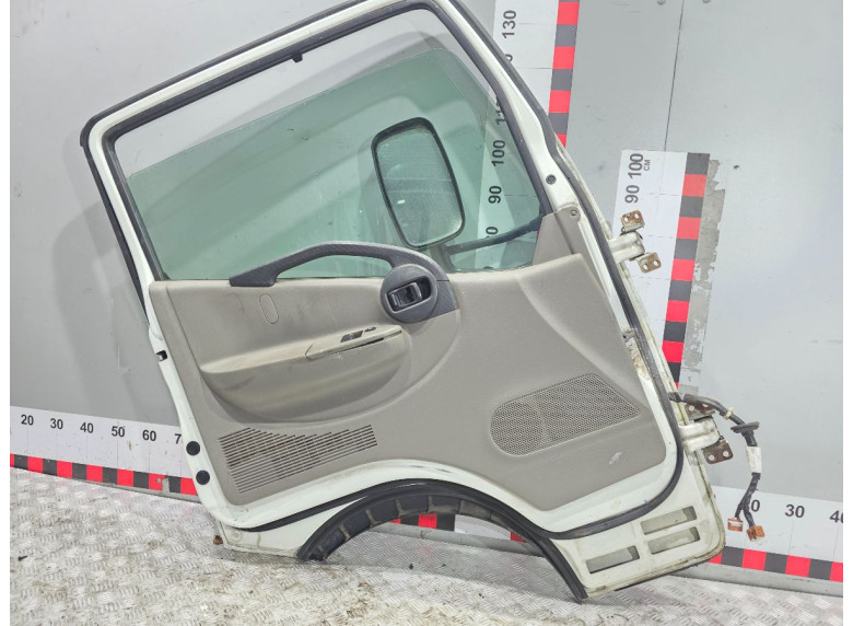 Обшивка двери передней левой (дверная карта) к Nissan Cabstar, 2015г.