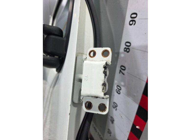 Петля двери передней правой к Nissan Cabstar, 2015г.