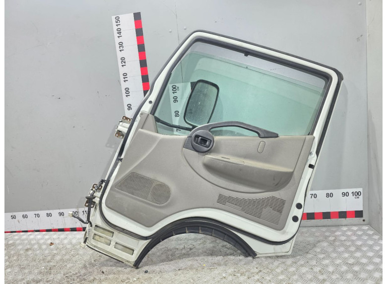 Обшивка двери передней правой (дверная карта) к Nissan Cabstar, 2015г.