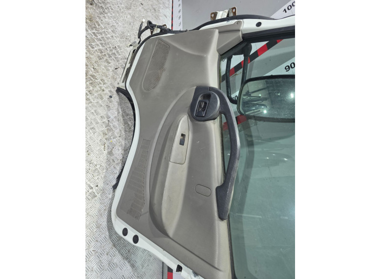 Обшивка двери передней правой (дверная карта) к Nissan Cabstar, 2015г.