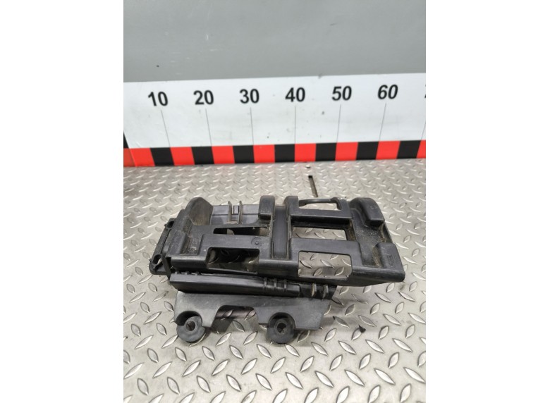 Кронштейн крепления бампера заднего к Кронштейн крепления бампера заднего к Peugeot 5008 undefined г. 5008