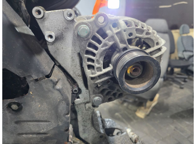 Генератор к Volkswagen Golf, 2000г.