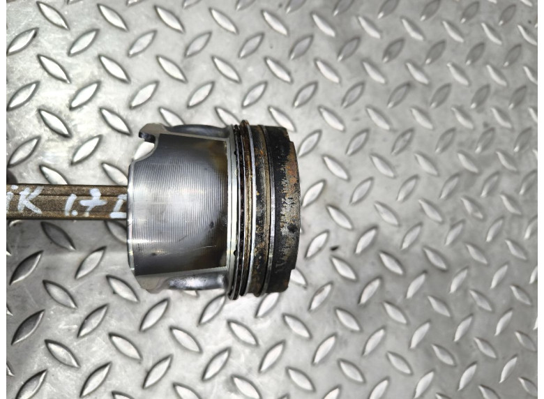 Поршень к Honda Civic, 2004г.