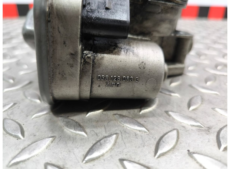 Заслонка дроссельная к Volkswagen Golf, 2001г.