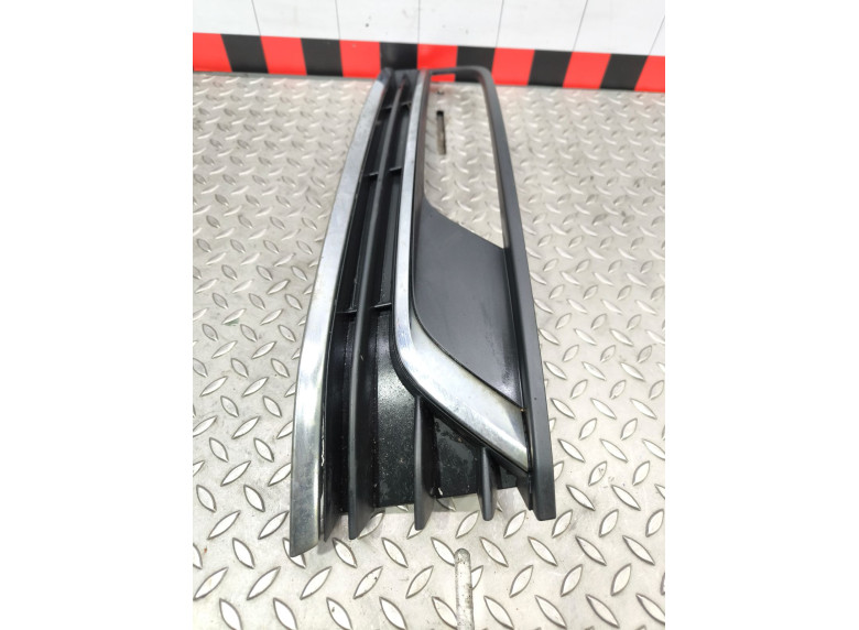 Рамка фары противотуманной правой к Volkswagen Passat, 2012г.