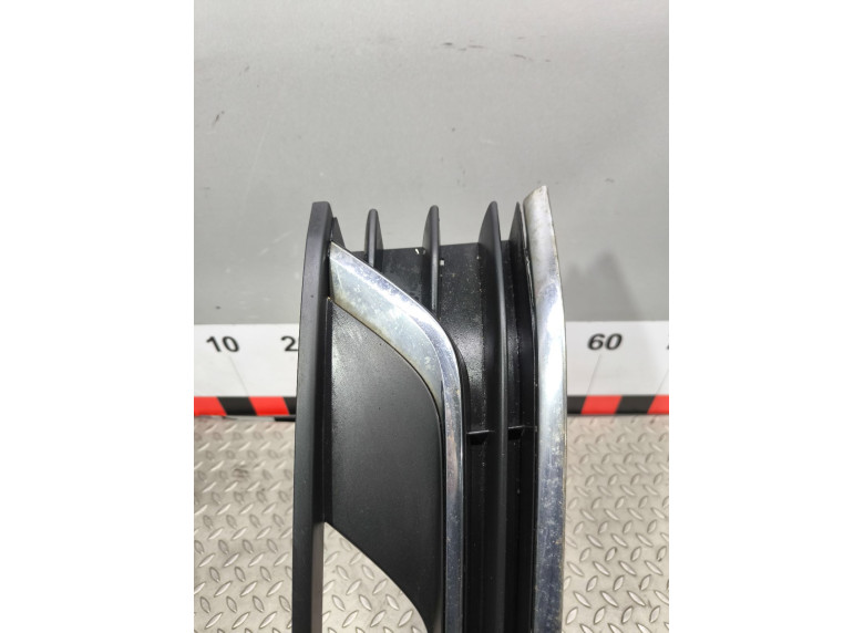 Рамка фары противотуманной правой к Volkswagen Passat, 2012г.