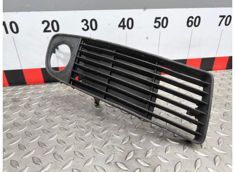 Рамка фары противотуманной правой к Audi A6