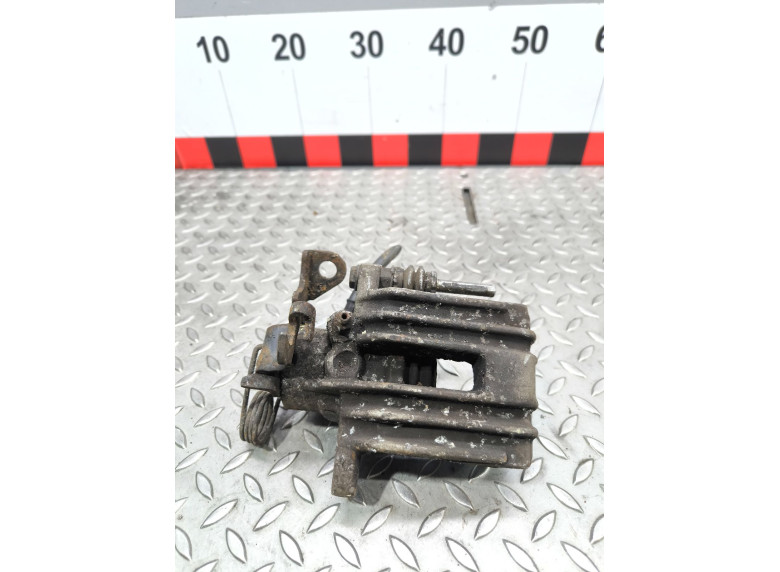 Суппорт задний правый к Volkswagen Passat, 2000г.