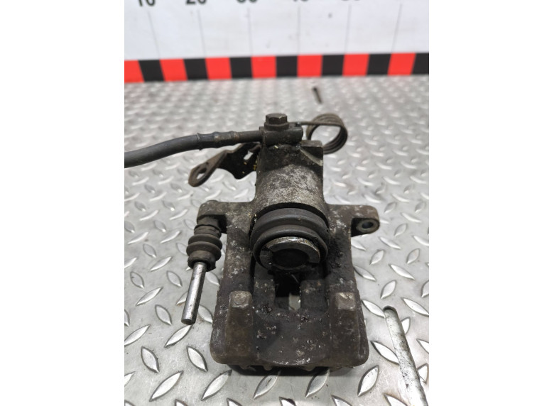 Суппорт задний правый к Volkswagen Passat, 2000г.