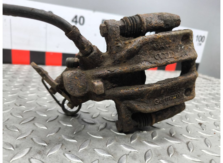 Суппорт задний правый к Audi A8, 1998г.