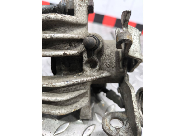 Суппорт задний левый к Volkswagen Passat, 2002г.