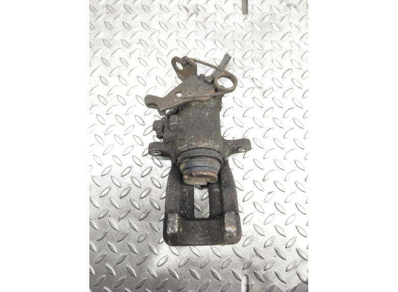 Суппорт задний правый к Audi A8, 2001г.