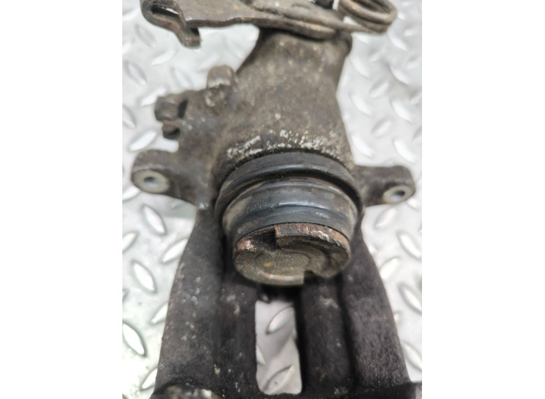 Суппорт задний правый к Audi A8, 2001г.