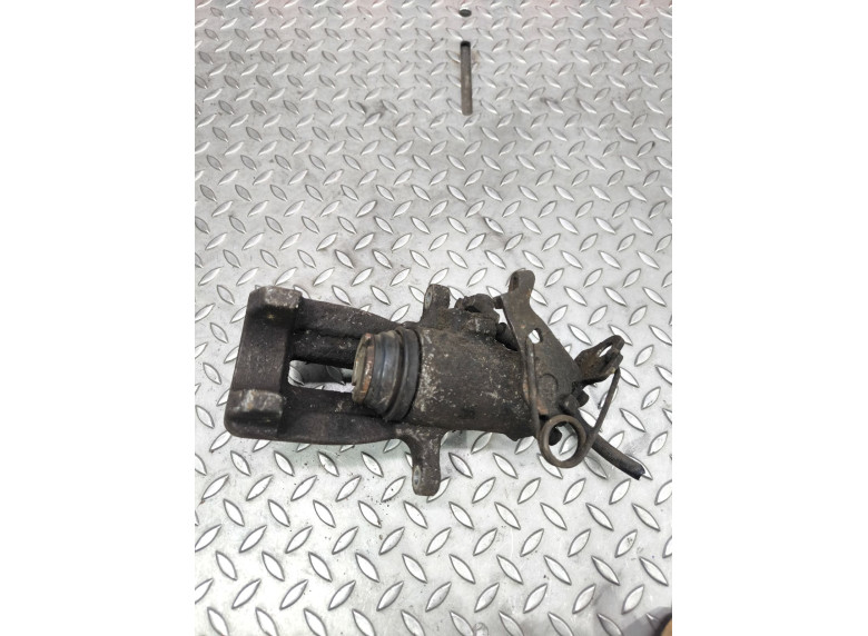 Суппорт задний правый к Audi A8, 2001г.