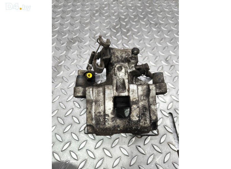 Суппорт задний правый к Toyota Yaris undefined г.