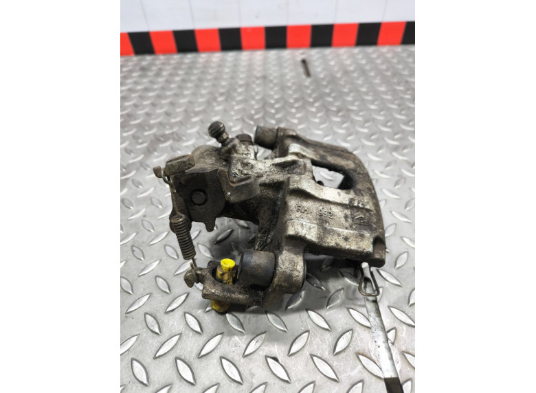 Суппорт задний правый к Toyota Yaris, 2010г.