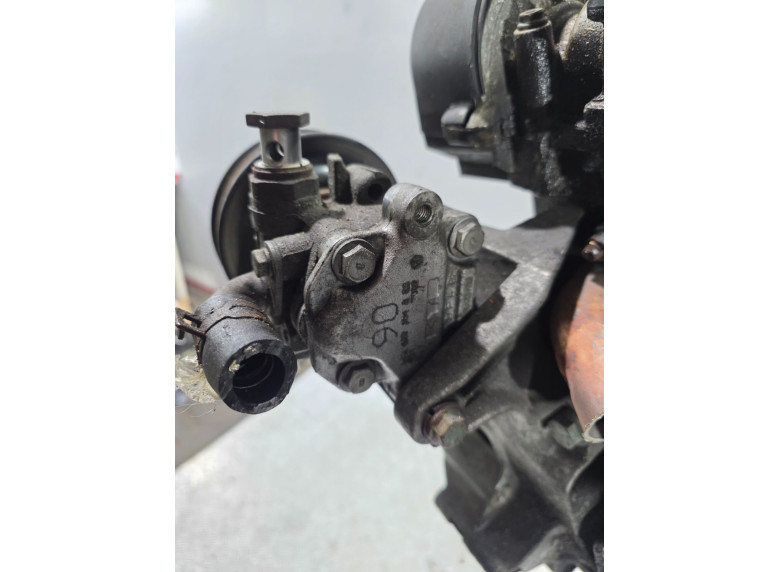 Насос гидроусилителя руля к Volkswagen Golf, 2003г.