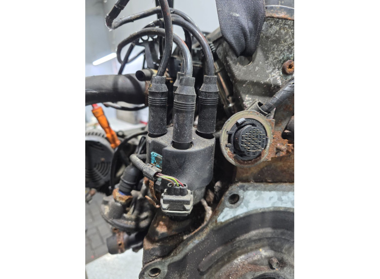 Распределитель зажигания (трамблёр) к Volkswagen Golf, 1994г.