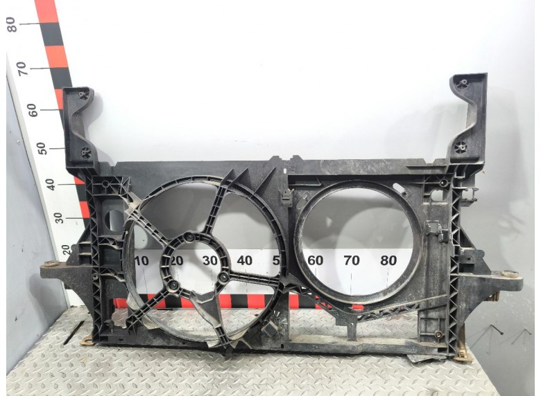 Передняя панель крепления облицовки (телевизор) к Renault Master